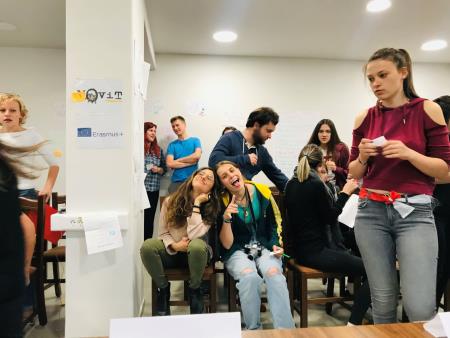 V Peterlougu so bili mladi udeleženci projekta iz programa ERASMUS + 12